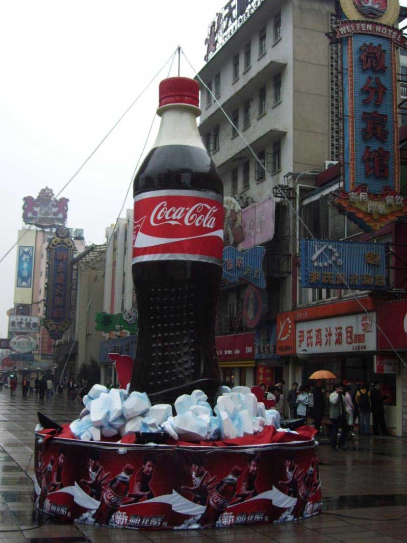 可乐瓶雕塑