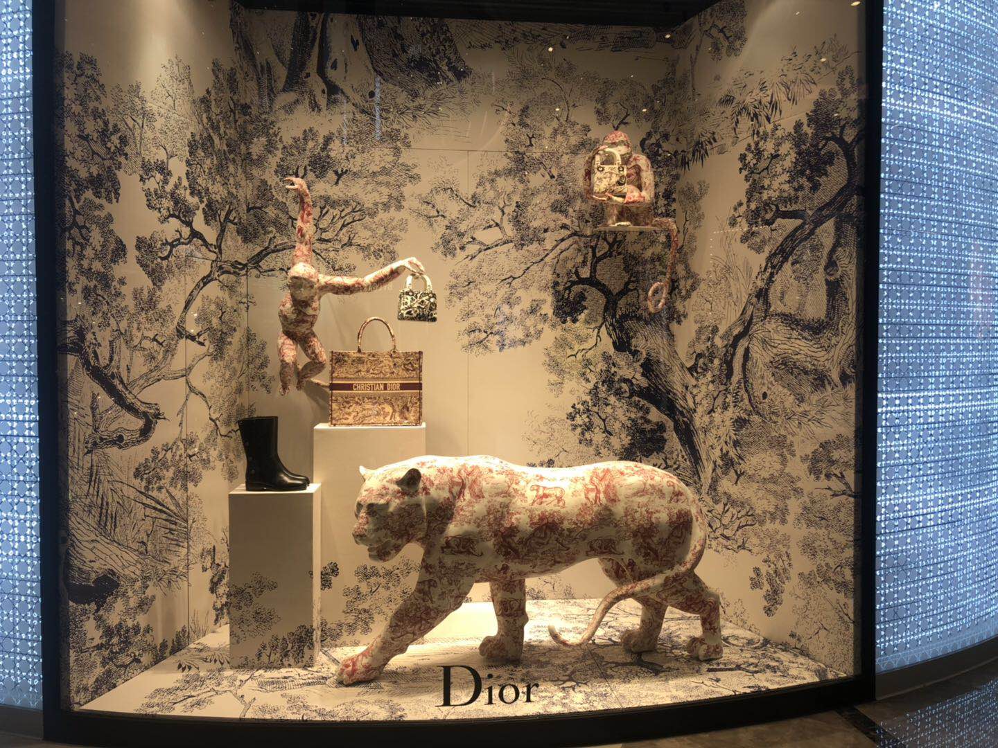 玻璃钢花豹动物雕塑