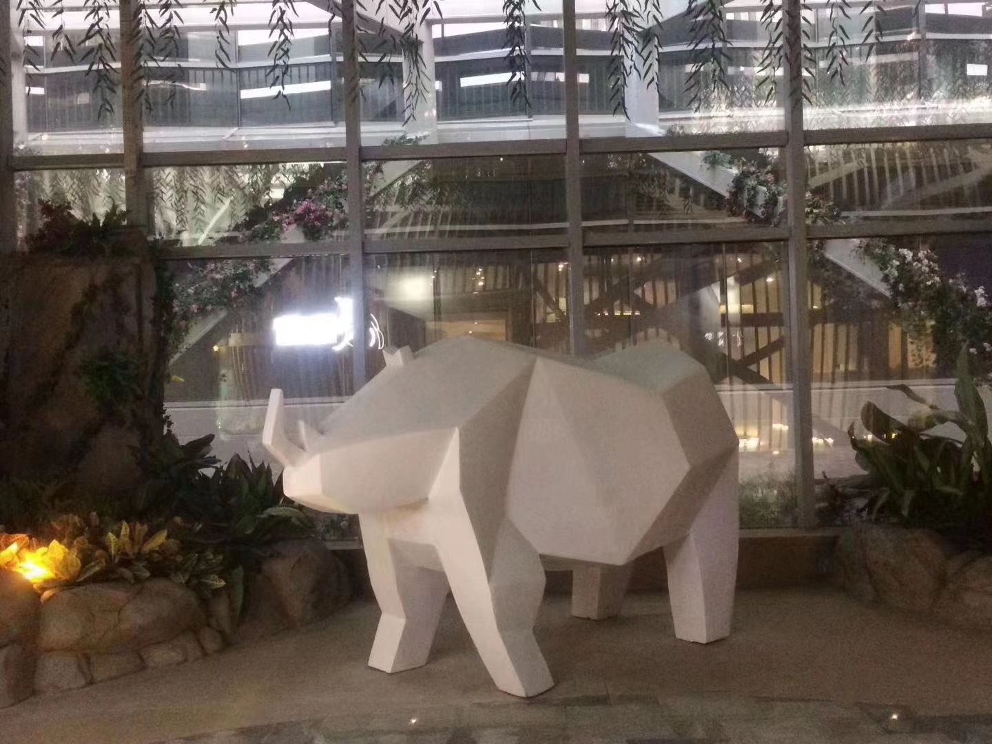 玻璃钢动物犀牛雕塑